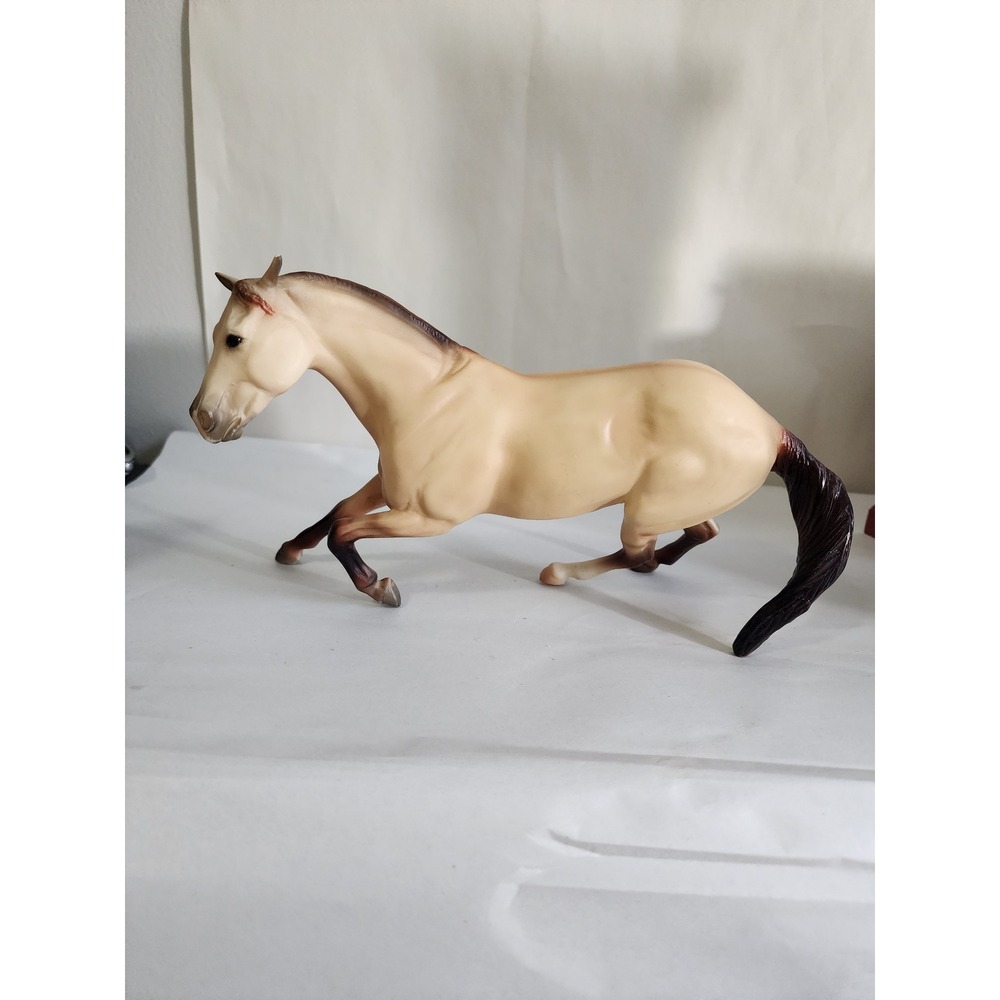 Breyer Traditional Buckskin Sliding Stop Reining Horse Model Quarter Horse